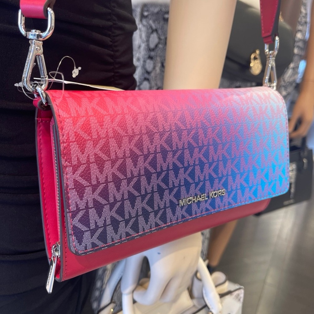MICHAEL KORS Jet Set Lg Ombré Signature Logo Crossbody Bag
Dark Raspberry Multi - Picture 15 of 16